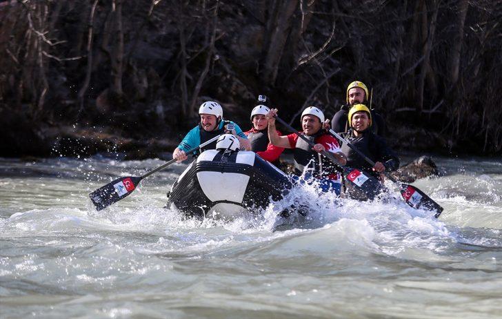 Bakan Varank'tan Munzur'da "nevruz" raftingi G4