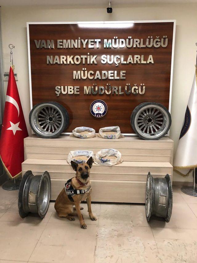 Van'da otomobilin jantlarında 6 kilo eroin ele geçirildi