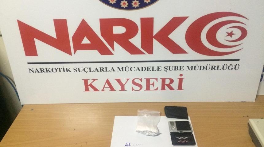 Polis uyuşturucu tacirlerine g&ouml;z a&ccedil;tırmıyor