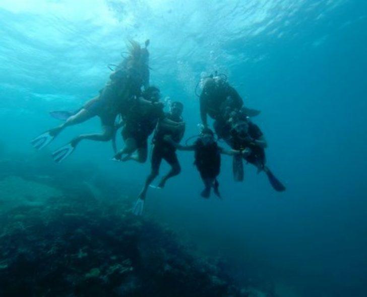  Hande Erçel, Gamze Erçel ve Burcu Özberk'in Maldivler tatili  G2