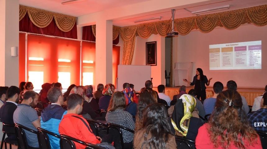 &Ouml;ğretmenlere &lsquo;&Ccedil;ocuk İstismarı ve Mahremiyet&rsquo; anlatıldı