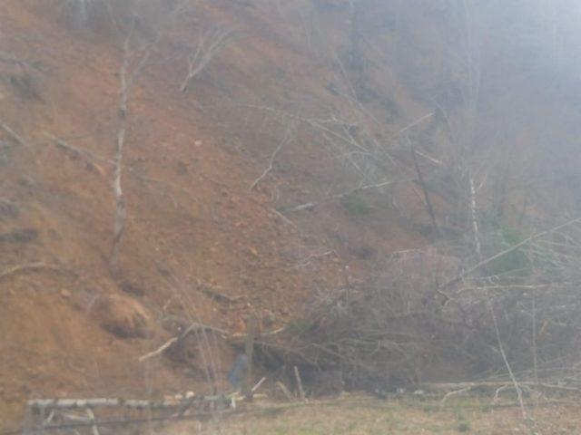 Giresun’da heyelan sonucunda Yağlıdere-Alucra yolu trafiğe kapandı