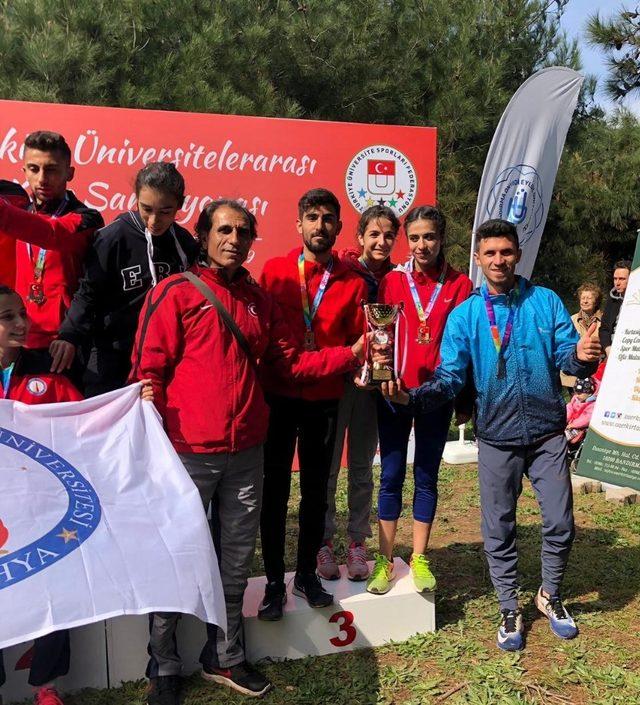 Dicle Üniversitesi atletizmde Türkiye üçüncüsü oldu