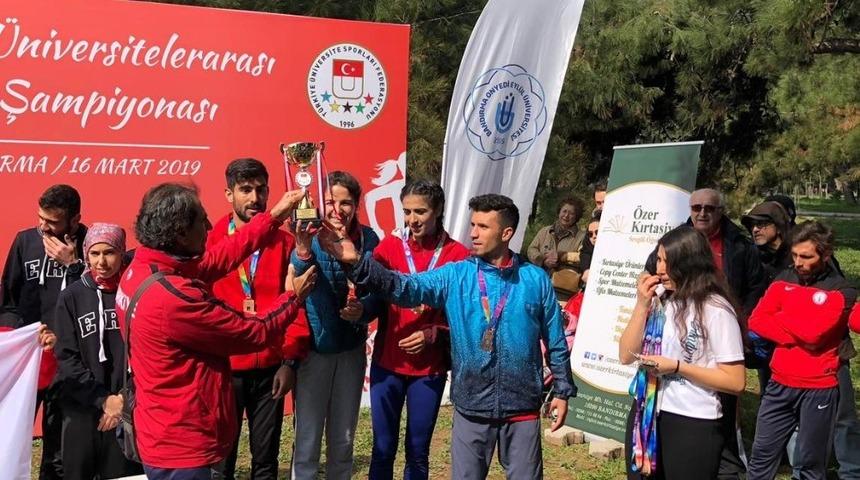 Dicle Üniversitesi atletizmde Türkiye üçüncüsü oldu