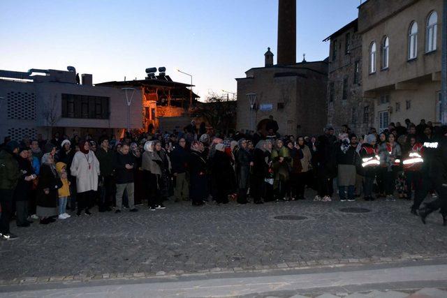 Tillo'da 'ışık hadisesi' ilgiyle izlendi