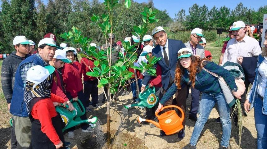Öğrenciler, fidanları toprakla buluşturdu