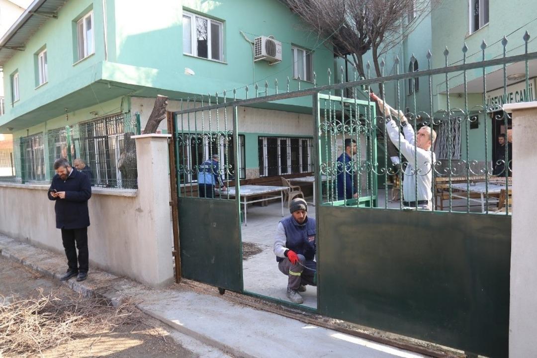 Başkan Şirin&rsquo;in s&ouml;z verdiği H&uuml;seyniye Cami yenilendi