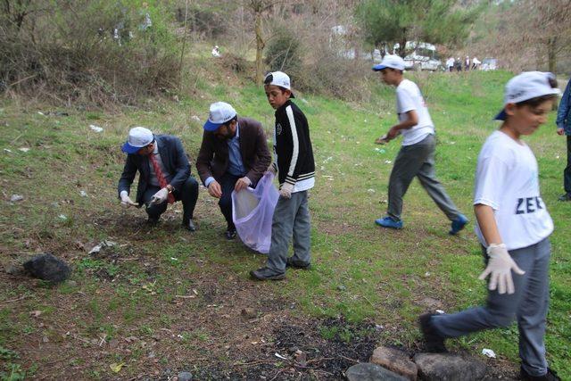 Sındırgı’da çevre temizliği