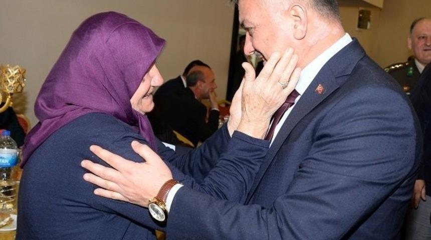 Vali Yazıcı, "Yaşlıların yeri h&uuml;rmet makamıdır"