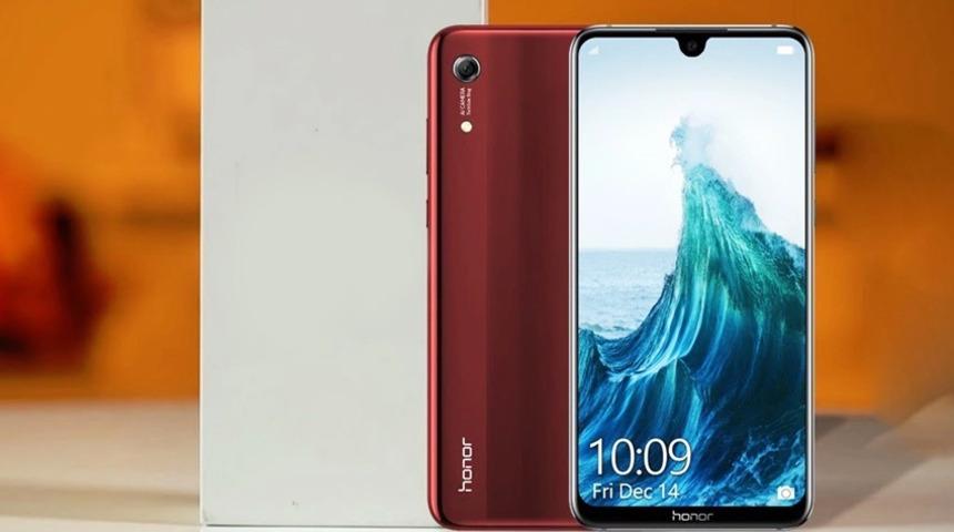 Yeni damla &ccedil;entikli akıllı telefon Honor 8A T&uuml;rkiye&rsquo;de!