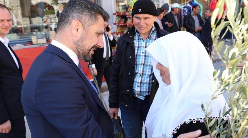 Başkan Y&uuml;z&uuml;g&uuml;ll&uuml; halk pazarında