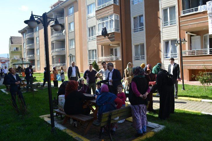 Başkan Recep Tuna, Cumayeri’nde sıkmadık el bırakmıyor G1