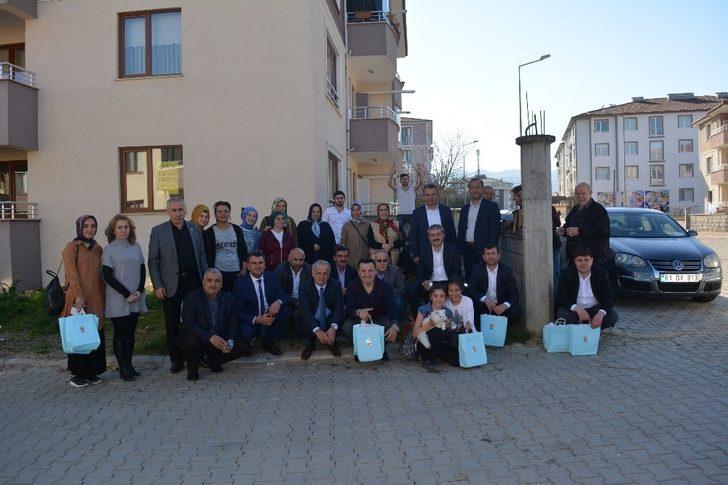 Başkan Recep Tuna, Cumayeri’nde sıkmadık el bırakmıyor G2