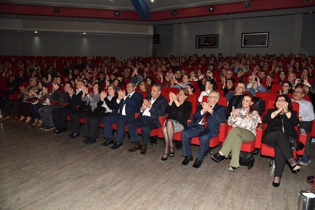 Manisalıları güldüren tiyatro