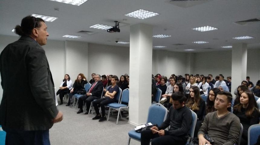 Öğrencilere sınav motivasyonu konferansı