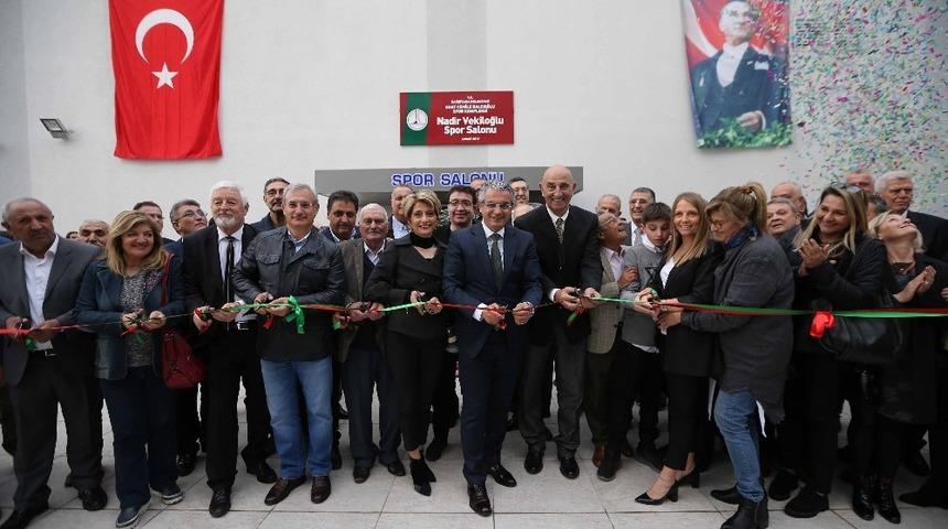 Karşıyaka’da Nadir Vekiloğlu Spor Salonu açıldı