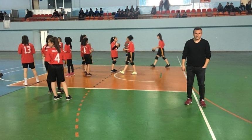 Yemliha Şehit Yunus Uygun Ortaokulu Henbol&rsquo;da Şampiyon Oldu