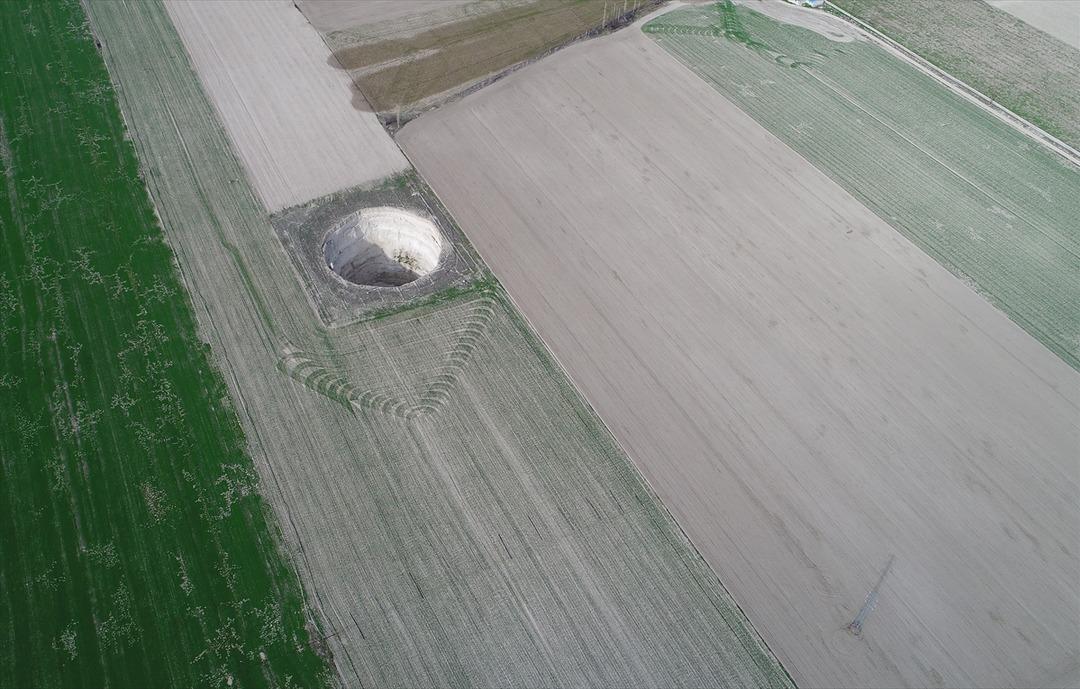 Bir t&uuml;rl&uuml; &ouml;nlenemiyordu! Obruk oluşumunun nedeni ortaya &ccedil;ıktı