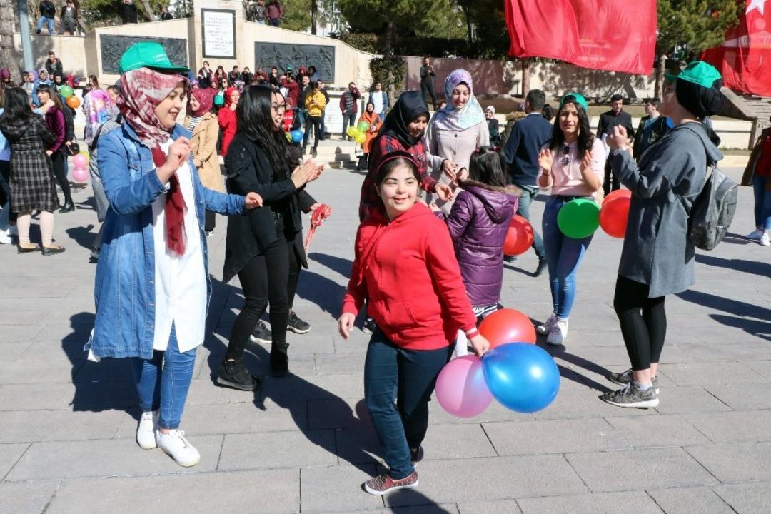 Down sendromlu &ccedil;ocuklar doyasıya eğlendiler