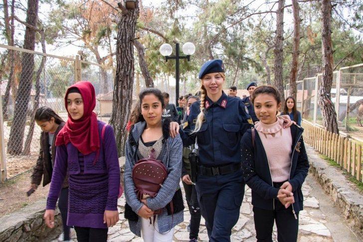 İl Jandarma Komutanlığından çocukları mutlu eden proje G3