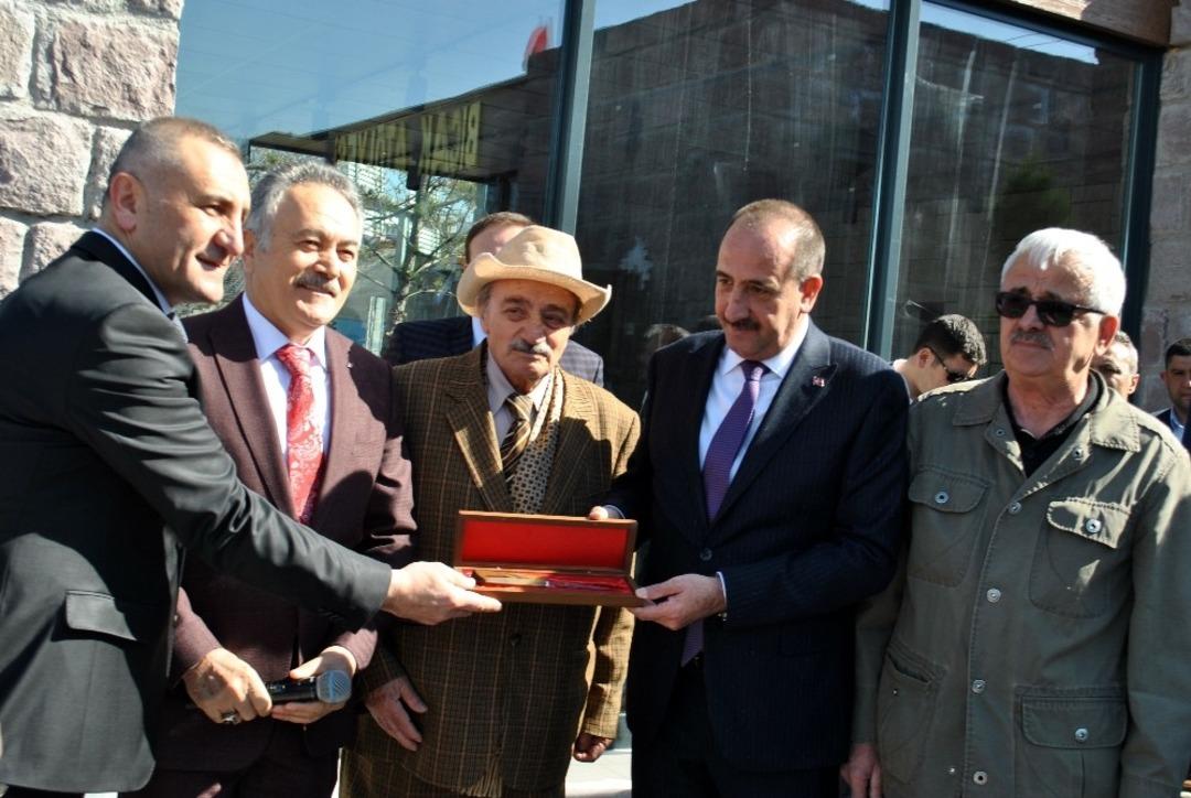 G&ouml;lbaşı&rsquo;nda Sevgi &Ccedil;i&ccedil;eği Sanat Sokağı a&ccedil;ıldı