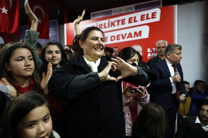 Özlem Çerçioğlu’ndan Bozdoğan’da miting gibi açılış G1