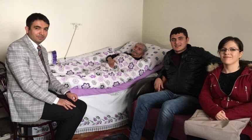 &Ouml;ğretmenler yaşlıları unutmadı