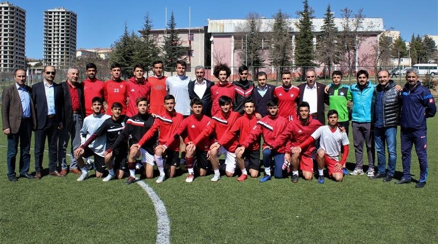 Eğitim Bir-Sen Şubeleri,  T&uuml;rkiye şampiyonu liselilerle bir araya geldi