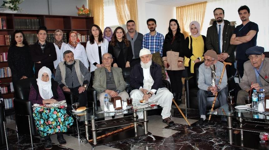 Doktorlar, huzurevi sakinleriyle bir araya geldi