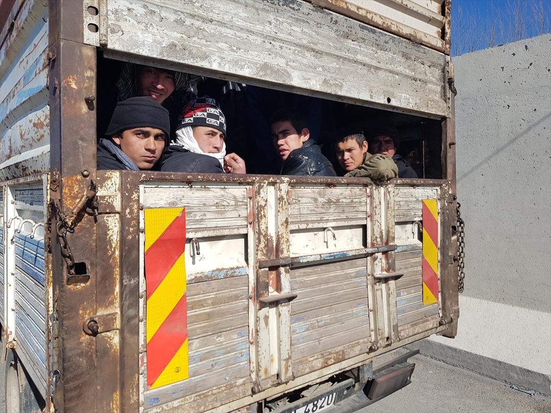 Hepsi kamyon kasasından &ccedil;ıktı 