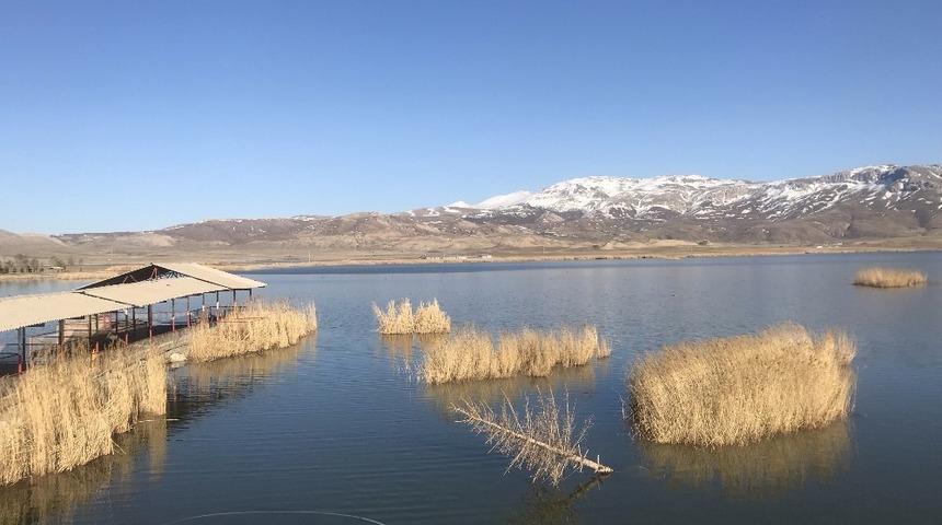 Ulaş gölü ziyaretçilerini bekliyor