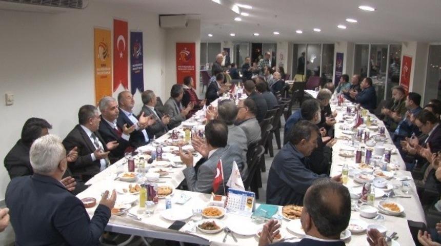 &Ouml;zselek, &ldquo;Mesleki sorunların &ccedil;&ouml;z&uuml;m&uuml; i&ccedil;in gayret ediyoruz&rdquo;