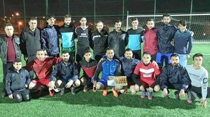 Sarıoğlan kaymakamı Soysal&rsquo;dan Palassporlu oyunculara tatlı ikramı