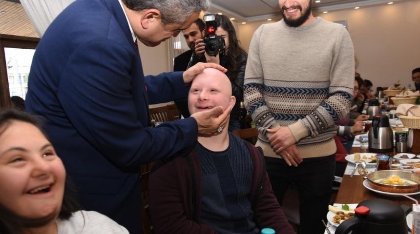 Başkan Alıcık; &ldquo;Ger&ccedil;ek dostlar kromozom saymaz&rdquo;