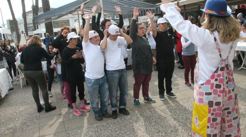 Down sendromlular g&ouml;n&uuml;llerince eğlendi