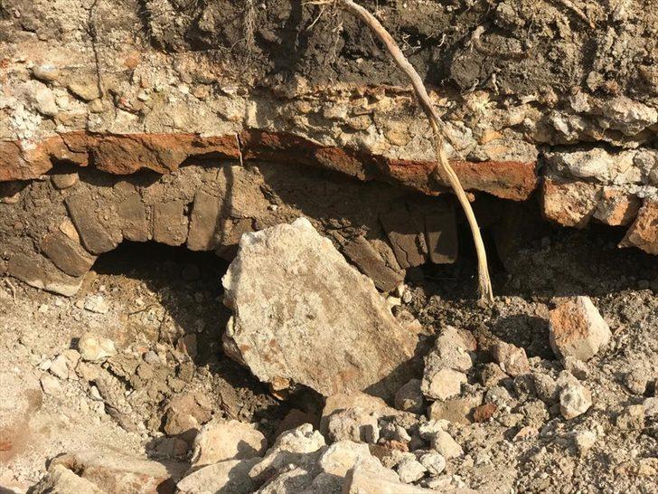 Tesadüfün böylesi! Kepçe ile tarla düzeltirken buldu G2