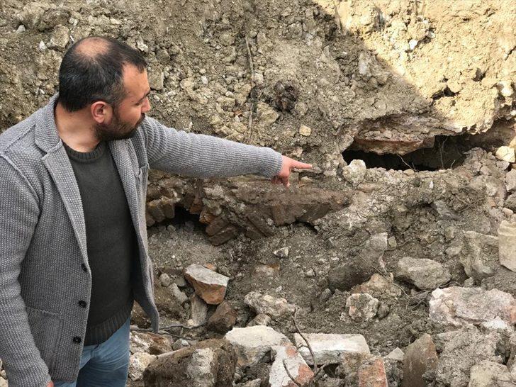 Tesadüfün böylesi! Kepçe ile tarla düzeltirken buldu G3