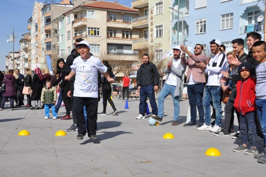 D&uuml;nya Down Sendromu Farkındalık G&uuml;n&uuml;