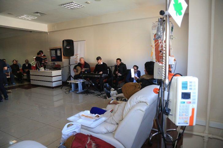 Amansız hastalığa kemoterapi yerine halaylı ve tiyatrolu terapi G1