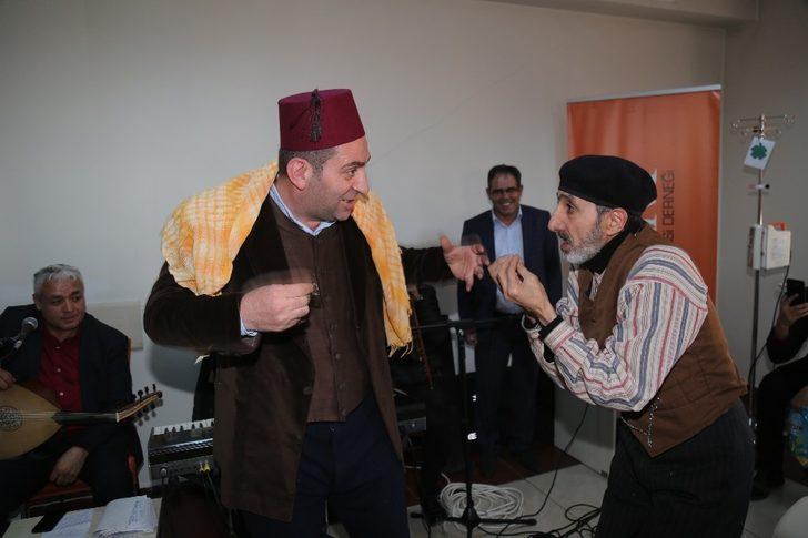 Amansız hastalığa kemoterapi yerine halaylı ve tiyatrolu terapi G3