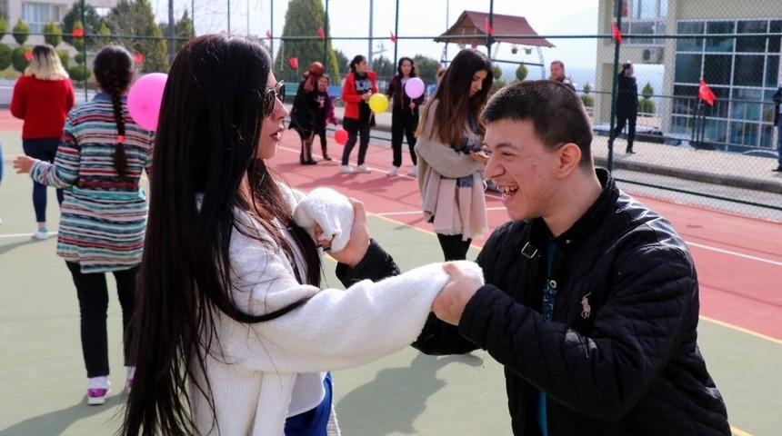 &Ouml;ğrencilerden Down Sendromu Farkındalık G&uuml;n&uuml;&rsquo;nde anlamlı etkinlik