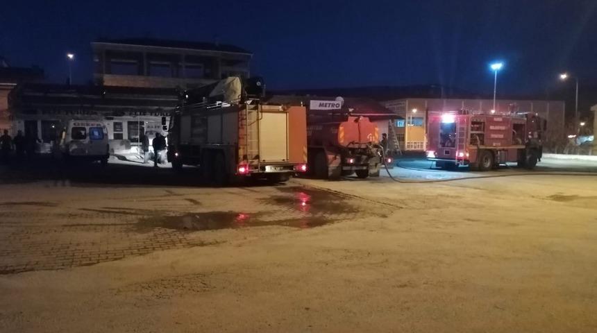 Otob&uuml;s terminalinde yangın