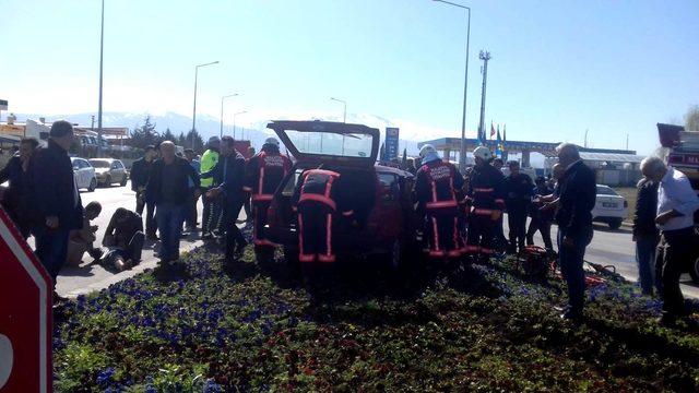 Malatya'da otomobiller çarpıştı: 3 yaralı