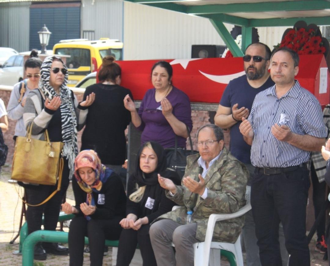 Kaza kurbanı asker g&ouml;zyaşları arasında defnedildi