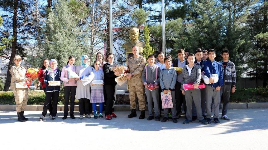 &Ouml;ğrencilerden Albay Başaklıgil&rsquo;e Ziyaret