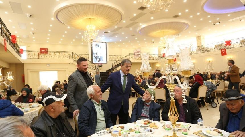 Başkan Alemdar ‘Yaşlılara Saygı Haftası’ nedeni ile vatandaşlarla buluştu