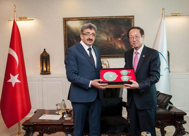 Kore Büyükelçisi Hongghi Choi, Van Valisi Bilmez’i ziyaret etti