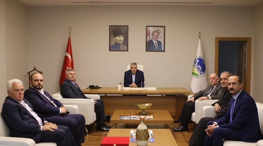 Başkan Toçoğlu Akyazı Ticaret ve Sanayi Odası üyeleri ile 3. OSB Yönetimini makamında ağırladı