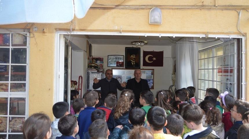 &Ouml;ğrencilere muhtarlığı anlattı