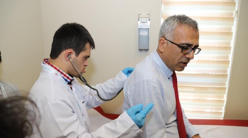 Down sendromlu &ccedil;ocuklar doktor oldu